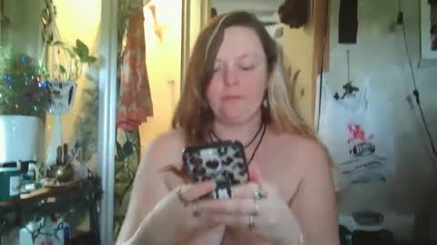 Snapshot of lyrann1 chatting on December 14, 6:52 pm Lyra Ann online show from December 14, 6:52 pm