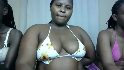 m_pretty_p online show from December 6, 5:11 pm