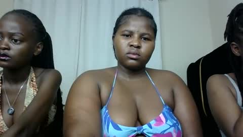 m_pretty_p online show from December 18, 4:53 am