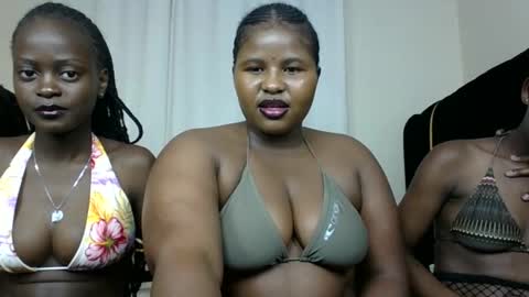 m_pretty_p online show from December 12, 5:52 am