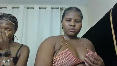 m_pretty_p online show from December 8, 4:50 pm