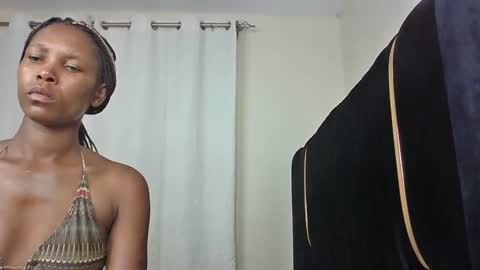 m_pretty_p online show from December 11, 4:49 am