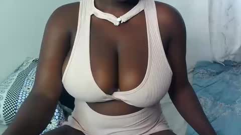 Snapshot of m_tits3 chatting on September 10, 9:31 am m_tits3 online show from September 10, 9:31 am