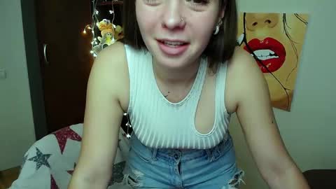 Snapshot of m_vikki chatting on January 31, 8:43 am Vikki online show from January 31, 8:43 am