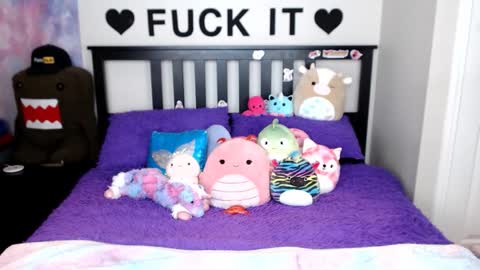 Mackenzie Wolfe online show from December 5, 6:02 am