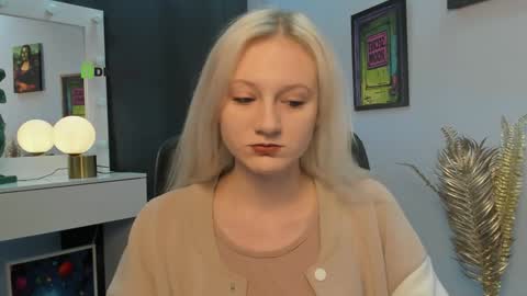 Snapshot of madam_ulis chatting on February 4, 10:00 am Ulis online show from February 4, 10:00 am