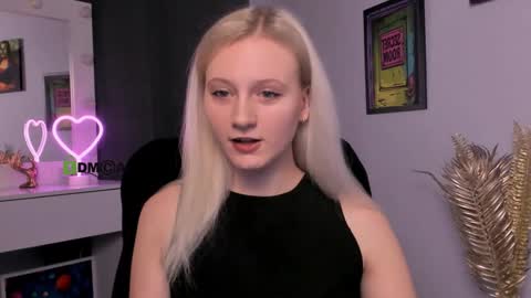 Snapshot of madam_ulis chatting on February 6, 10:04 am Ulis online show from February 6, 10:04 am
