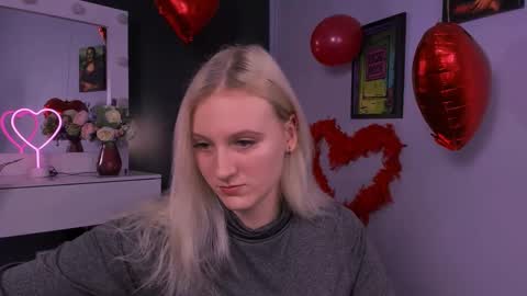 Snapshot of madam_ulis chatting on February 18, 11:22 am Ulis online show from February 18, 11:22 am