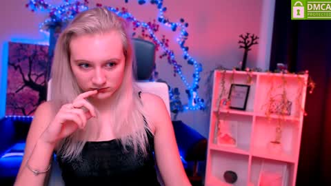 Snapshot of madam_ulis chatting on January 7, 10:44 am Ulis online show from January 7, 10:44 am
