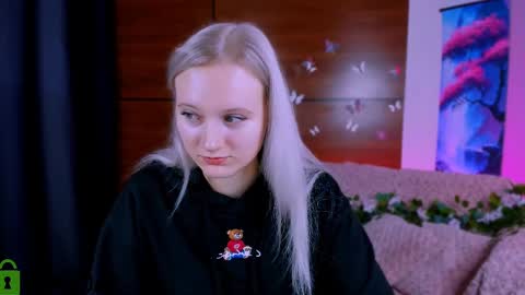 Snapshot of madam_ulis chatting on December 19, 1:29 pm Ulis online show from December 19, 1:29 pm