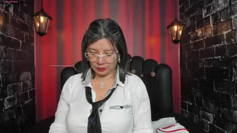 Snapshot of madame_jay chatting on December 14, 11:01 pm Jayden online show from December 14, 11:01 pm