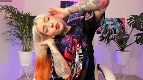 Snapshot of maddy_uwu chatting on December 10, 2:16 am maddy_uwu online show from December 10, 2:16 am
