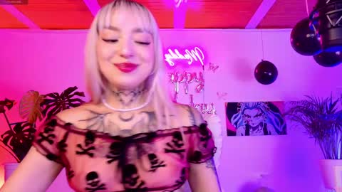 Snapshot of maddy_uwu chatting on February 12, 1:41 am maddy_uwu online show from February 12, 1:41 am