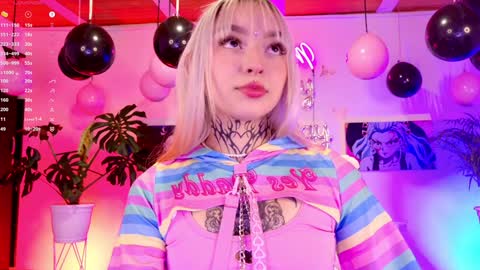 Snapshot of maddy_uwu chatting on February 8, 11:35 pm maddy_uwu online show from February 8, 11:35 pm