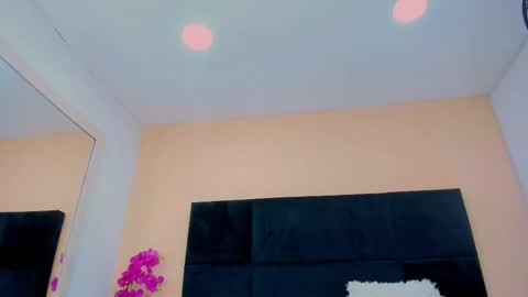 Snapshot of maddycrofft chatting on October 31, 12:09 pm  Maddy Crofft online show from October 31, 12:09 pm