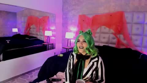 Snapshot of maddysexx_ chatting on October 30, 1:34 pm Maddy online show from October 30, 1:34 pm