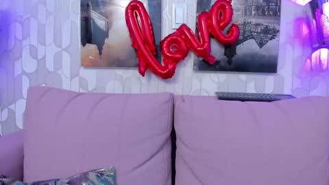 maddystyles_ online show from February 7, 6:56 pm