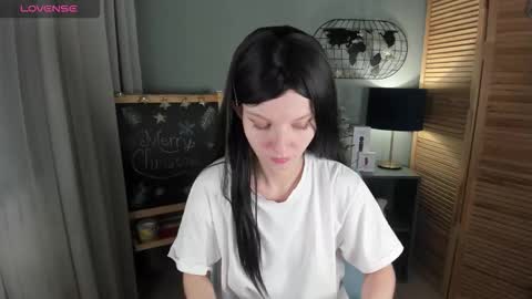 madelaines online show from December 18, 8:30 am