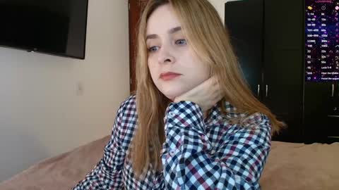 Snapshot of madelamee chatting on January 2, 11:38 pm madelamee online show from January 2, 11:38 pm