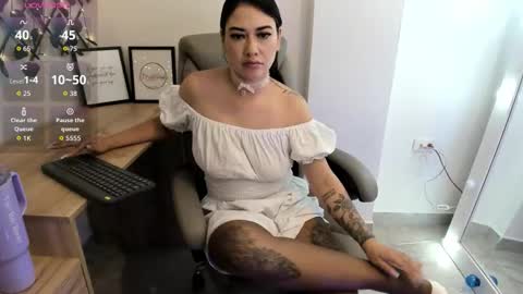 Snapshot of madeleine_w chatting on October 17, 1:09 am Madeleine  online show from October 17, 1:09 am