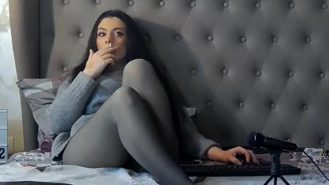 madelynvelure online show from November 19, 8:14 am