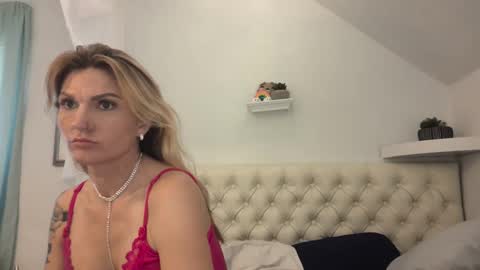 Madie Ray online show from October 4, 2:43 pm