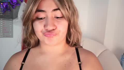 Snapshot of madii_smith chatting on October 23, 12:55 pm Madison Smith online show from October 23, 12:55 pm