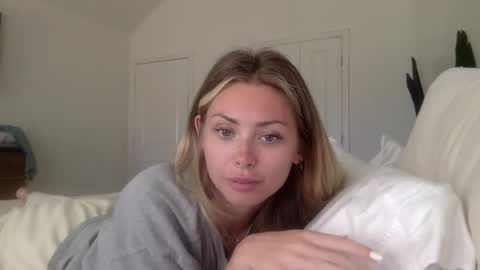 Snapshot of madirose69 chatting on October 11, 2:42 pm mari rose online show from October 11, 2:42 pm