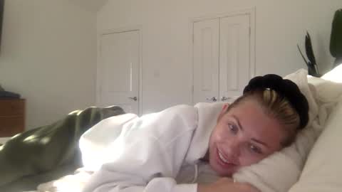 Snapshot of madirose69 chatting on October 16, 1:36 pm mari rose online show from October 16, 1:36 pm