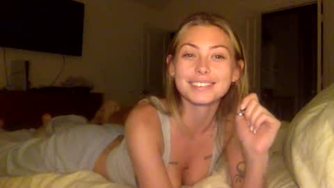 Snapshot of madirose69 chatting on November 2, 12:36 am mari rose online show from November 2, 12:36 am