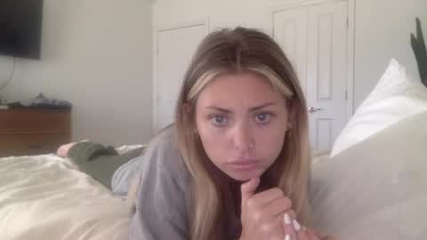 Snapshot of madirose69 chatting on October 6, 2:34 pm mari rose online show from October 6, 2:34 pm