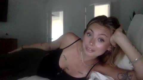 Snapshot of madirose69 chatting on October 26, 10:27 pm mari rose online show from October 26, 10:27 pm