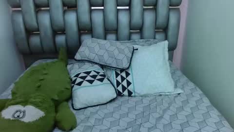 Snapshot of madison_copers chatting on October 22, 12:21 pm M A D I S O N online show from October 22, 12:21 pm