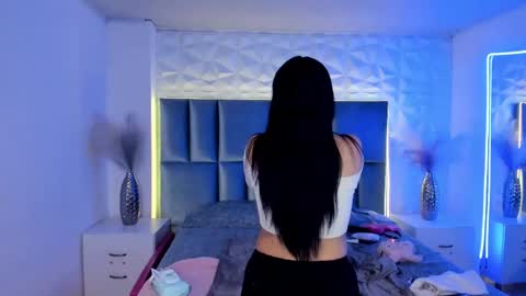 Snapshot of madison_darkk chatting on October 15, 11:57 am MADISON  online show from October 15, 11:57 am