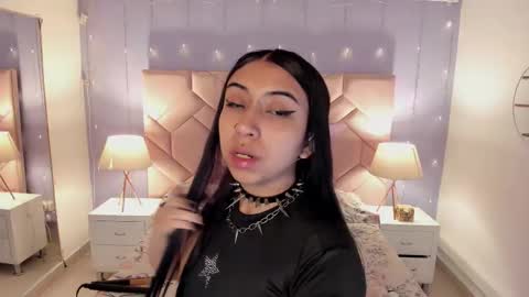 Snapshot of madison_darkk chatting on September 17, 11:52 am MADISON  online show from September 17, 11:52 am