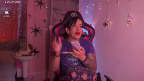 Snapshot of madison_mayer chatting on October 7, 1:37 pm Madison   online show from October 7, 1:37 pm