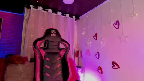 Snapshot of madison_mayer chatting on March 11, 12:06 pm Madison   online show from March 11, 12:06 pm