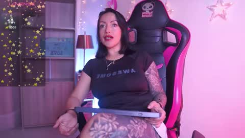 Snapshot of madison_mayer chatting on October 6, 12:44 pm Madison   online show from October 6, 12:44 pm