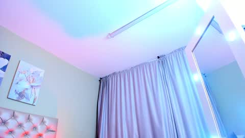 Snapshot of madison_mooney chatting on December 10, 1:00 pm Madison online show from December 10, 1:00 pm