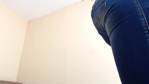 Snapshot of madison_mooney chatting on January 20, 12:39 pm Madison online show from January 20, 12:39 pm