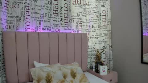 Snapshot of madison_mooney chatting on February 10, 12:18 pm Madison online show from February 10, 12:18 pm