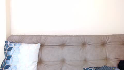 Snapshot of madison_mooney chatting on December 17, 12:43 pm Madison online show from December 17, 12:43 pm