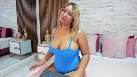 madisonhunterr_ online show from January 29, 7:43 pm
