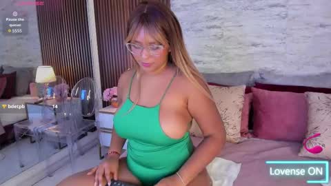 Snapshot of madisonhunterr_ chatting on October 11, 9:28 pm madisonhunterr_ online show from October 11, 9:28 pm