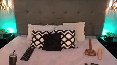 Snapshot of madisonsmith1 chatting on January 24, 10:19 pm Madison Smith online show from January 24, 10:19 pm
