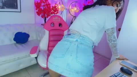 madisson_thompsonn online show from June 22, 7:55 pm