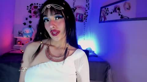 Snapshot of madissonborch chatting on October 31, 8:35 pm Rouse  online show from October 31, 8:35 pm