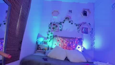 Snapshot of madissonborch chatting on October 15, 3:58 pm Rouse  online show from October 15, 3:58 pm