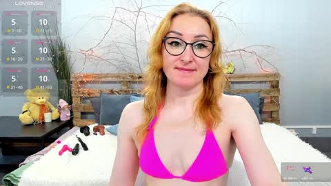 Snapshot of madissonkiss chatting on February 26, 1:25 am Madisson online show from February 26, 1:25 am