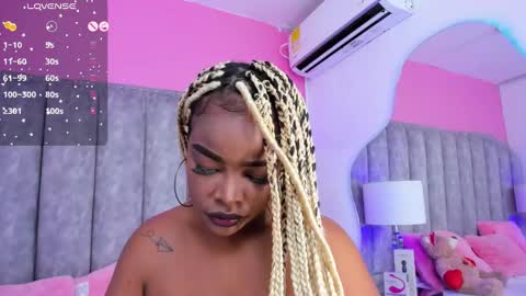Snapshot of madissonlopez chatting on December 22, 9:09 pm Madisson Lopez online show from December 22, 9:09 pm